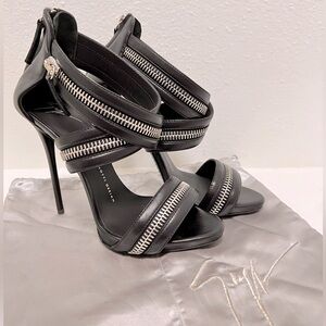 GIUSEPPE ZANOTTI - AUTHENTIC - BLACK ZIPPER SANDAL HEELS - Size 38.5